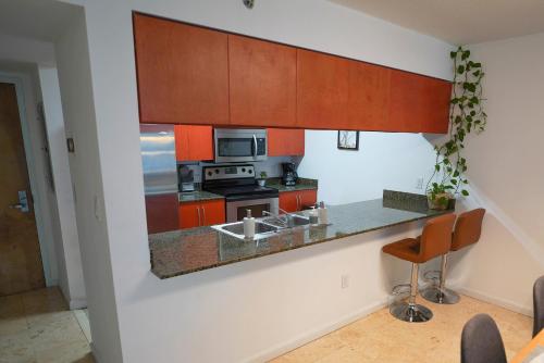 4 bed full condo in Miami with skyline & sea view photo 14