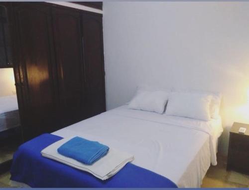 Кровать или кровати в номере Departamentos 3 hab Manta - centro