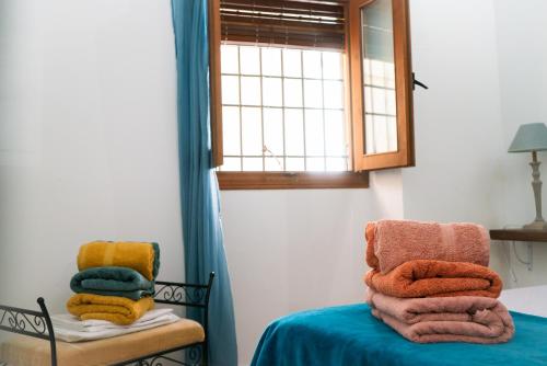 A bed or beds in a room at Apartamento Santa Leocadia