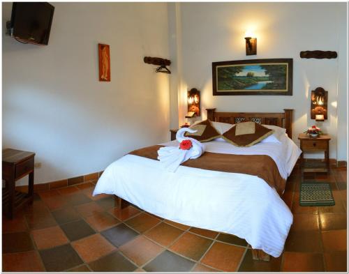a hotel room with two beds in a room at Hotel Antonio Nariño in Villa de Leyva