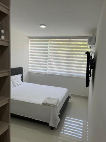 Ένα ή περισσότερα κρεβάτια σε δωμάτιο στο Espectacular apartamento en Condominio Peñazul con BBQ
