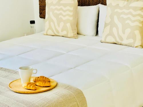 Ένα ή περισσότερα κρεβάτια σε δωμάτιο στο Canaryislandshost l Lava y Mar Lanzarote