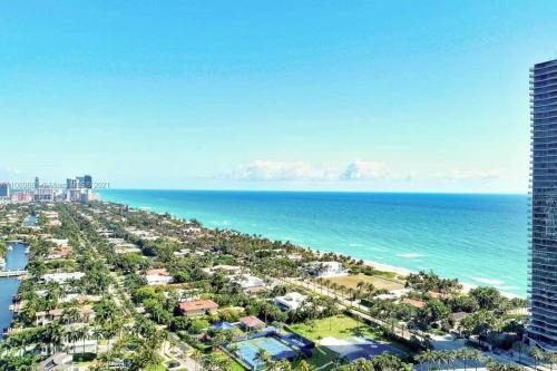 an aerial view of the beach and the ocean at Breathtaking ocean view! 15th floor in Miami Beach