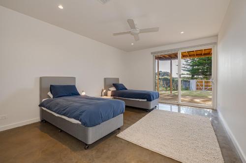 Katil atau katil-katil dalam bilik di Cerulean - Port Willunga - C21 SouthCoast Holidays
