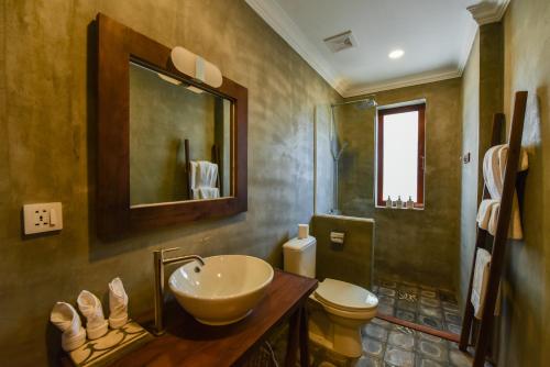 Oh Battambang Boutique Hotel tesisinde bir banyo