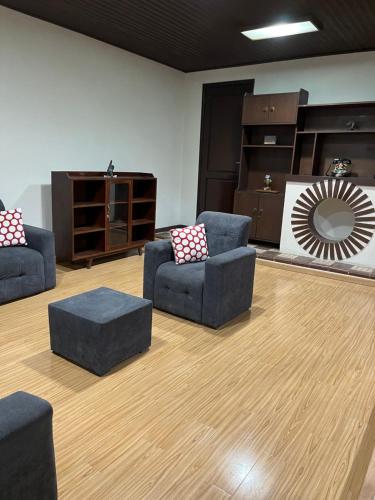 a living room with couches and a mirror and a table at El Hogar Casa y Habitaciones en el Prado - Cbba con Garaje in Cochabamba