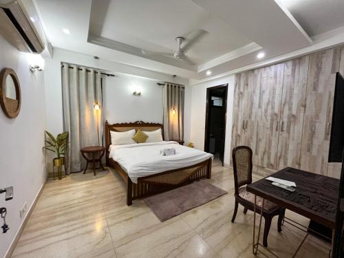 a hotel room with a bed and a table and a table sidx sidx at Avatar Living @Safdarjung Enclave in New Delhi