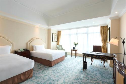 Postel nebo postele na pokoji v ubytování Qingdao Jianxin International Hotel