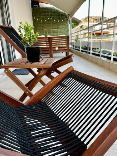 PSH -Stylish Quiet Top Floor Apt- Near Acropolis