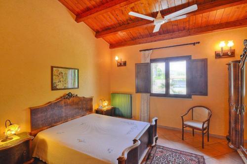 A bed or beds in a room at Holiday home with private pool, Solarino
