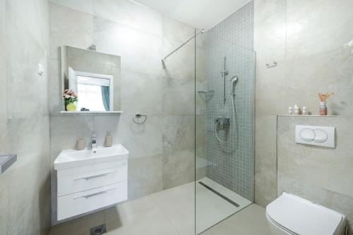 Oyo Deluxe Apartments