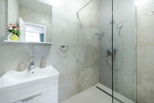 Oyo Deluxe Apartments