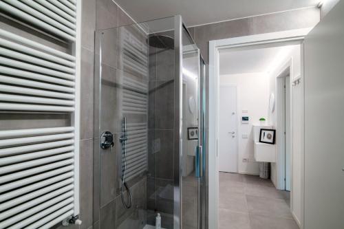 A bathroom at My Venini - by MyHomeInComo
