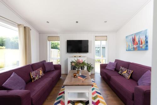 Gallery image of Forget Me Not Lodge, 4 Roadford Lake Lodges in Lifton