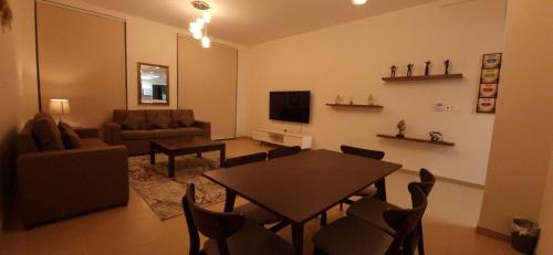 Photo de la galerie de l'établissement ONE 2BHK Elegant Apartment in Muscat Bay 03, à Mascate