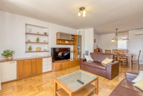 Apartment Oliva Radmani