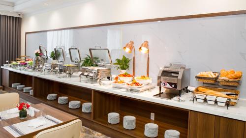 Makanan di atau berdekatan hotel