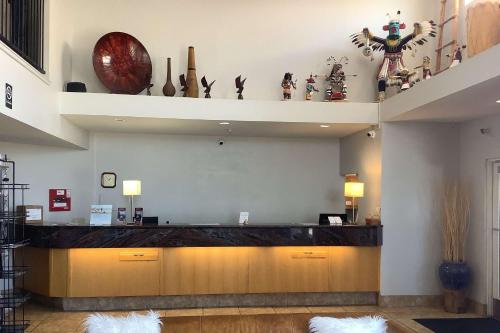 a lobby with a counter with vases on the wall at Baymont Inn & Suites by Wyndham Holbrook in Holbrook
