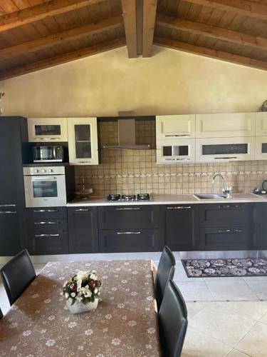 Una cocina o kitchenette en Villa Bella