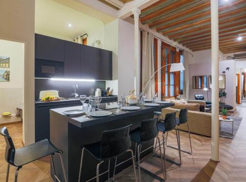 19th -Century Loft, Heart of the Gothic Quarter