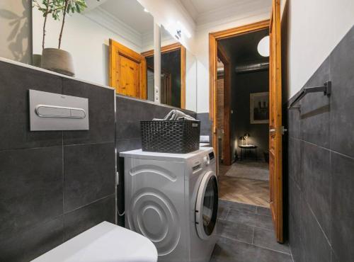 19th -Century Loft, Heart of the Gothic Quarter