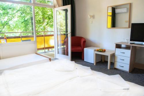 Gallery image of CE Napfény Hotel in Siófok