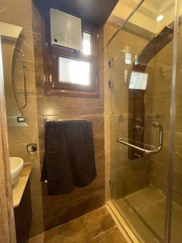 a bathroom with a shower and a sink at Luxury Mamoura Alexandria Apartment شقة فاخرة بجنينة خاصة بالمعمورة الشاطئ بالإسكندرية in Alexandria