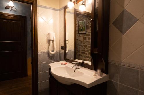 Albergo Cà Cerfogliにあるバスルーム