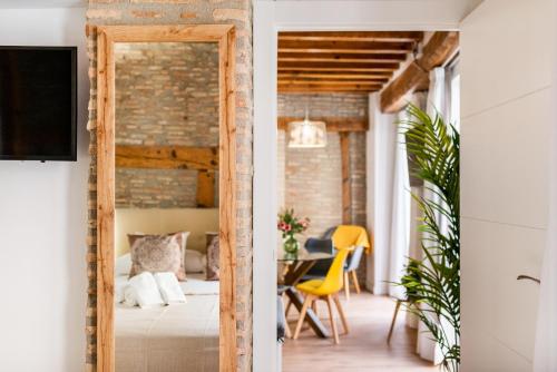 Wekey Homes Granada, Mesones Central Suites