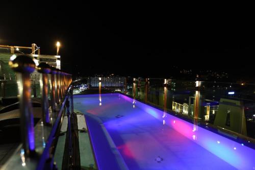 Bazén v ubytování BAB ALHARA HOTEL nebo v jeho okolí