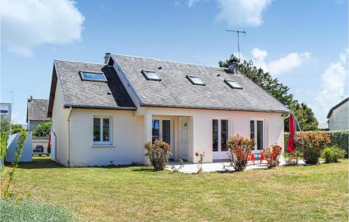 Nice home in PIROU with WiFi and 3 Bedrooms