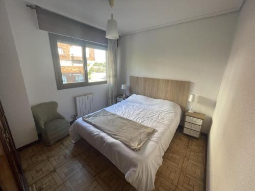 Postel nebo postele na pokoji v ubytování Cerca de las playas con garaje