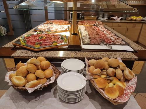 a buffet line with many different types of food at Hotel Bel Sit in Comano Terme