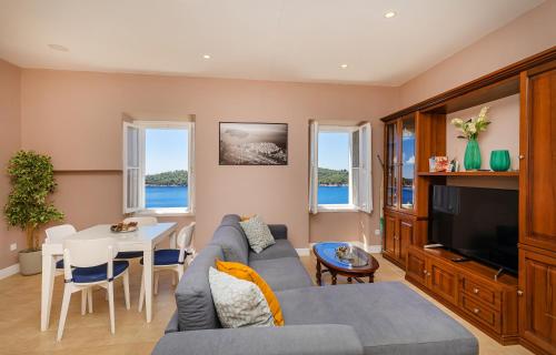 SEA PEARL APARTMENTS by DuHomes