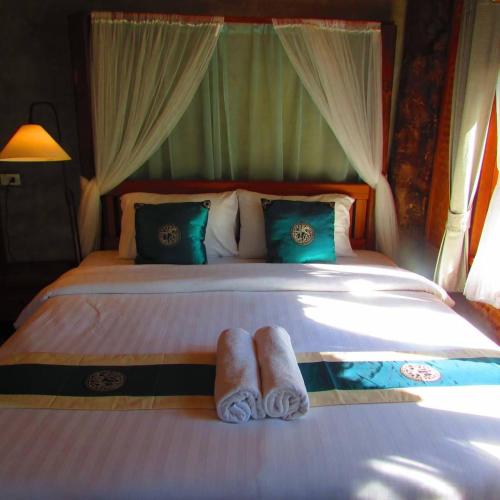 Postel nebo postele na pokoji v ubytování Vimarnkiri Resort
