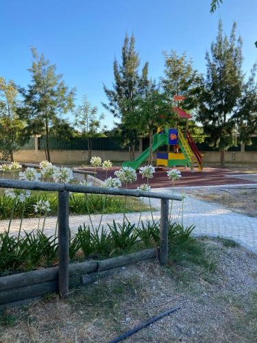 Kawasan permainan kanak-kanak di QR Casas de Campo