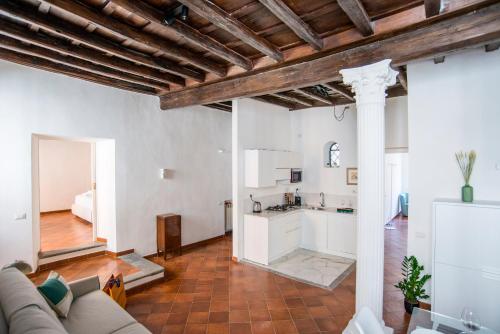 COLOSSEUM, MONTI, NEW CORITHIAN HOUSE UP TO 6 PEOPLE