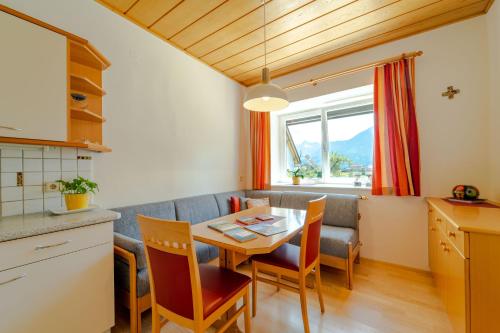 Kuchyňa alebo kuchynka v ubytovaní Rosi's Wörthersee apartment
