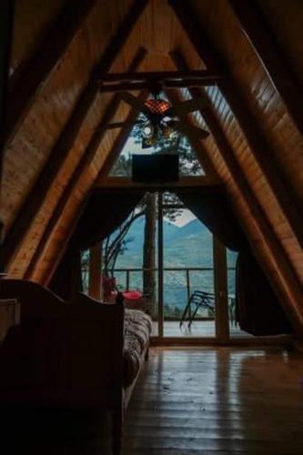 a attic room with a view of a window at Bazaletis Akvani in Akho