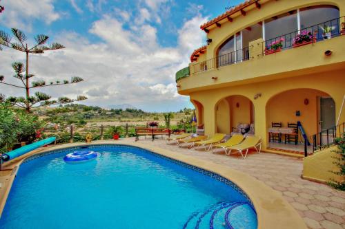 een afbeelding van een huis met een zwembad bij Nieto - holiday home with private swimming pool in Benitachell in Benitachell