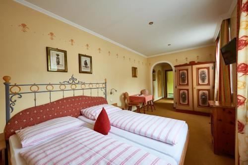 Postel nebo postele na pokoji v ubytování B&B Goldener Stern
