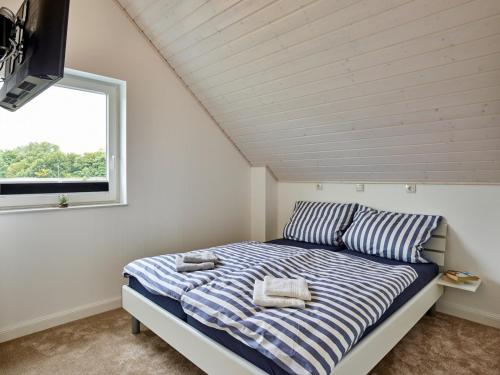 a bedroom with a bed with two towels on it at Nordlicht - Nordhorn in Nordhorn