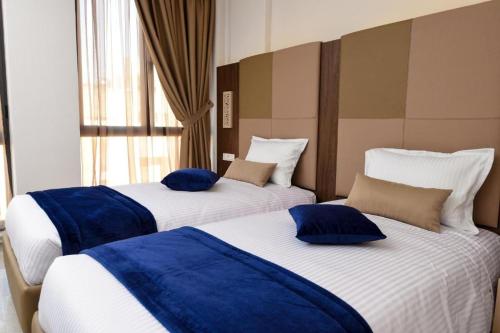 Katil atau katil-katil dalam bilik di Hôtel Lescure Business and SPA