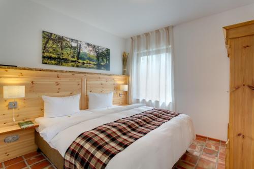 a bedroom with a large bed and a window at Spreewaldferienwohnungen in Lübben
