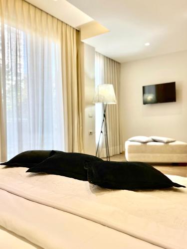 a bed in a hotel room with a bed sidx sidx sidx at House of A&Arwen in Sarandë