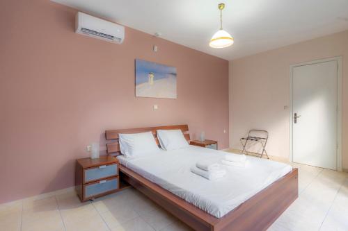 Ein Bett oder Betten in einem Zimmer der Unterkunft 2 bedroom renovated apartment with a view