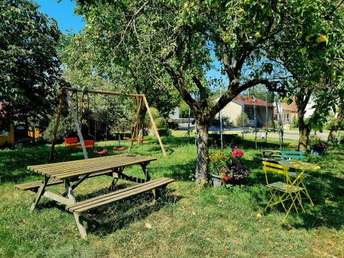 Jardín al aire libre en La Favière Enchantée - le gîte