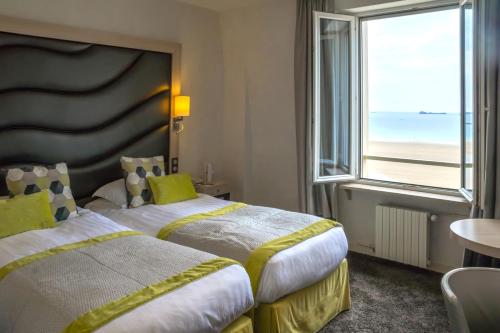 Ένα ή περισσότερα κρεβάτια σε δωμάτιο στο Grand Hôtel Des Thermes