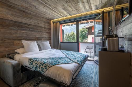 Postel nebo postele na pokoji v ubytování Chalet Hôtel Le Prieuré & Spa
