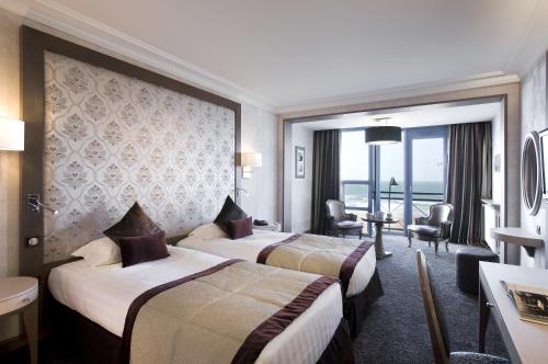 Ένα ή περισσότερα κρεβάτια σε δωμάτιο στο Grand Hôtel Des Thermes